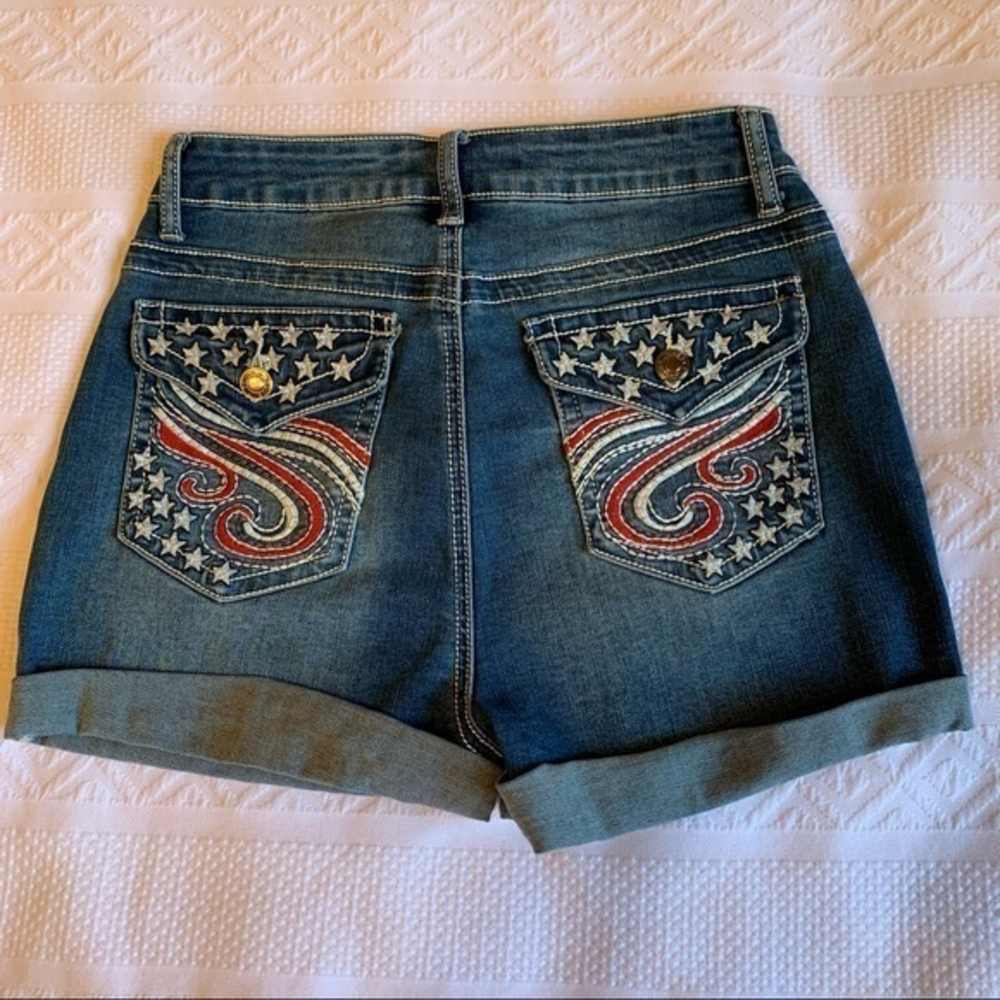 NWOT Blue Savvy Denim with Stars and Striped Pockets Short Shorts Size 7/28